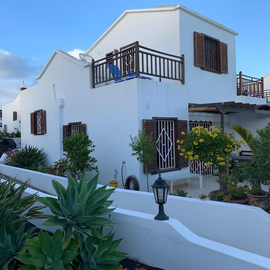 Pequeno Paraiso Lanzarote, Modernes Ferienhaus Am Meer Fuer 4 Playa Honda  Playa Honda (Lanzarote)